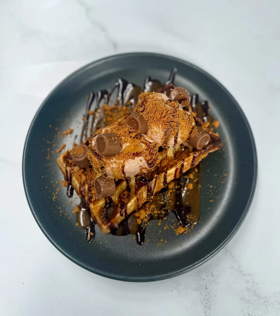 Discover plenty of restaurants and cafes onsite