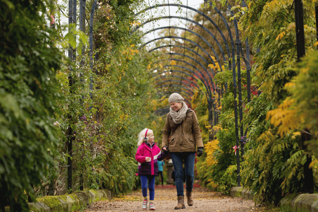 smallautum - trellis walk - wisteria - children - family - group (6) - Copy